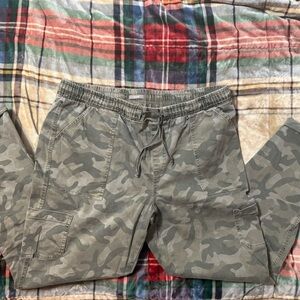 Women’s Camo Cargo Jogger Pants - Olive Green